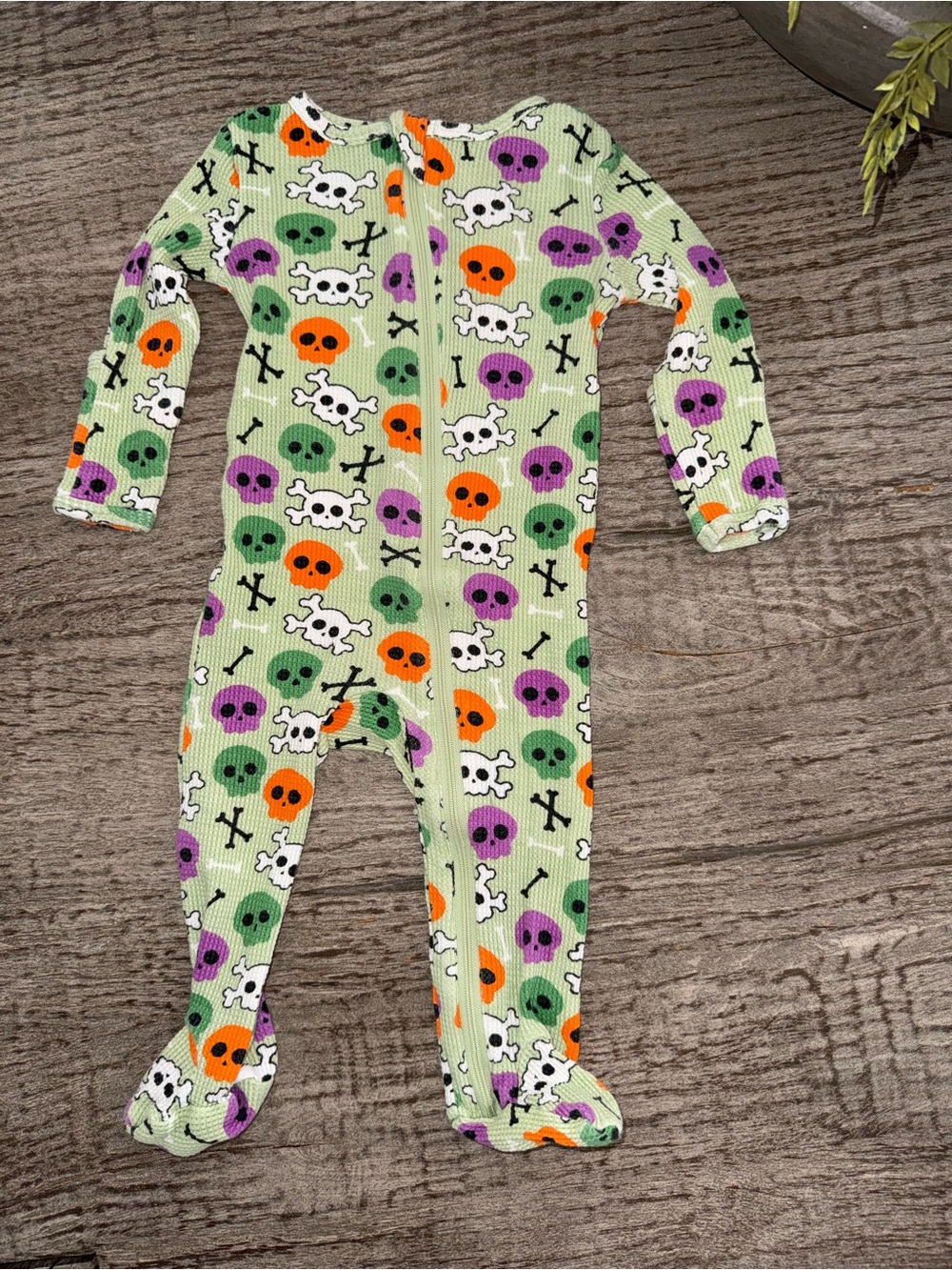 Spearmint Love Halloween zippy footie size 6-9 months